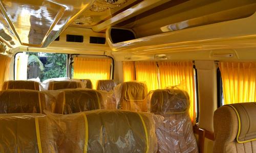 traveller-interior-ceiliing-seating-yellow-curtains